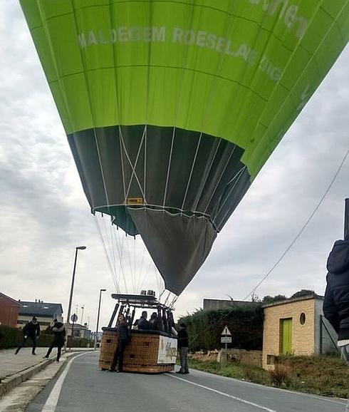 Un globo aerostático aterriza de emergencia en Haro