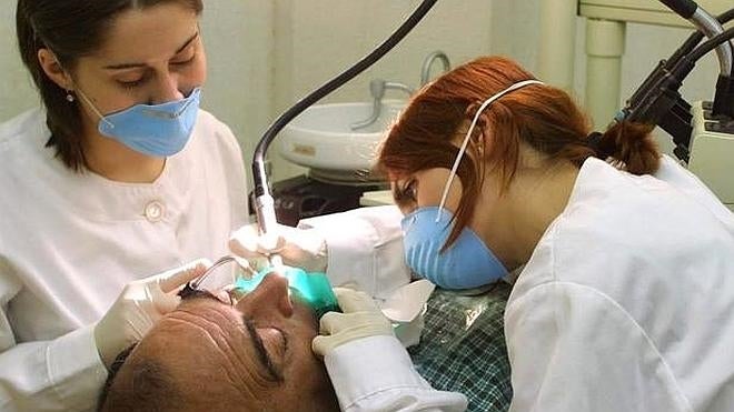 El Colegio de Dentistas advierte del incremento de las quejas contra las clínicas franquiciadas en La Rioja