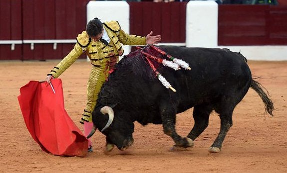 Urdiales se estrena con una obra maestra