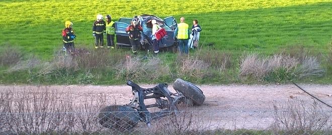 El reventón de una rueda provoca una salida de vía en la AP68