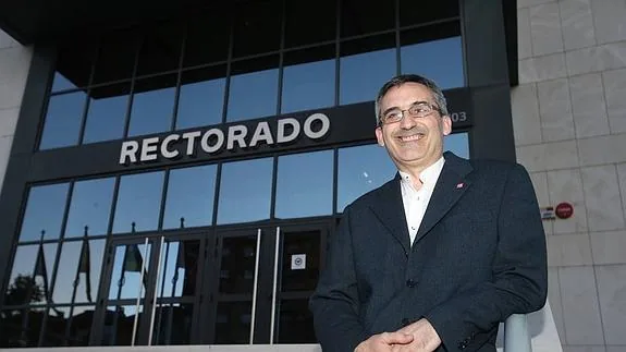 La UR elige el cambio y a Julio Rubio como rector