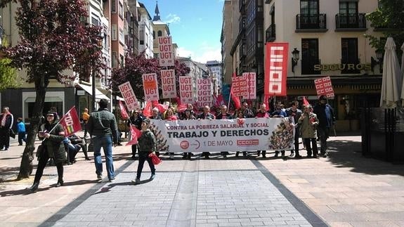 Unas 2.000 personas recorren Logroño por el trabajo y los derechos