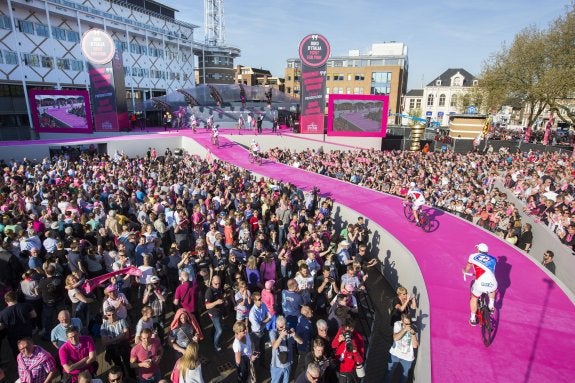 Dumoulin estrena el rosa