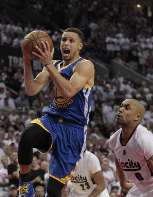 Stephen Curry anotó 40 puntos en su regreso