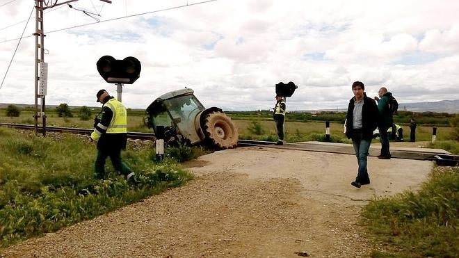 Un tren arrolla a un tractorista cerca de Rincón de Soto