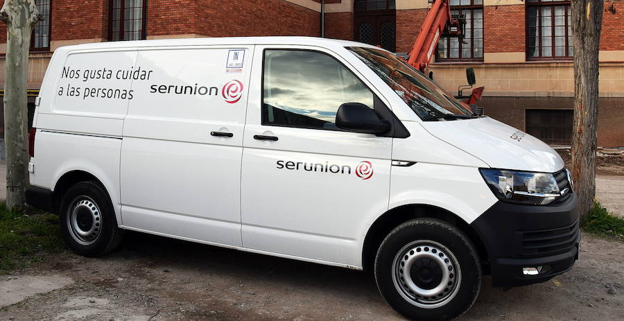 El PSOE critica que la «mala gestión» ha hecho perder «cuatro meses» en las comidas a domicilio