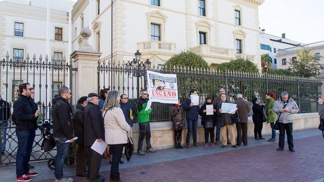 La Plataforma de Afectados por Hipoteca Joven denuncia que «no ha cobrado las ayudas»