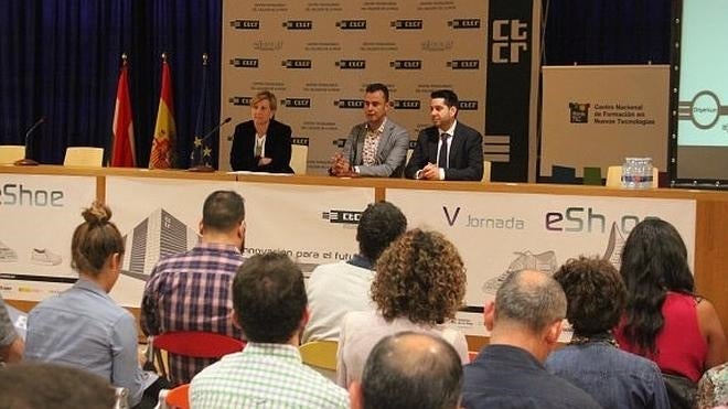 El CTCR aborda en la V Jornada eShoe la «revolución» del comercio digital