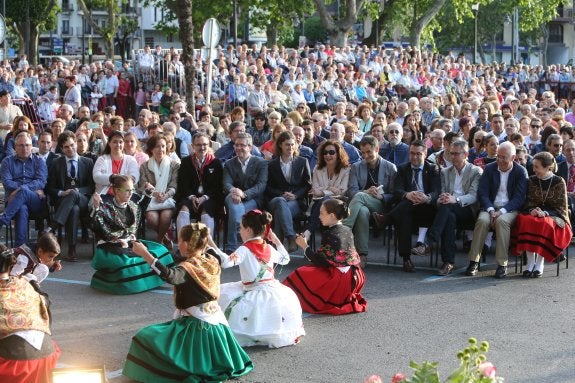 Las flores toman el relevo a los cañones