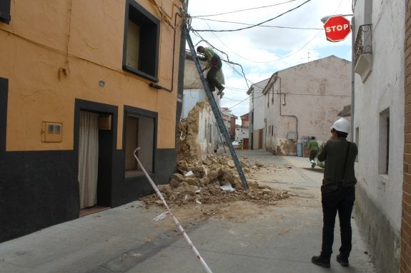 Herido un vecino de Pradejón al desplomarse un muro en un derribo