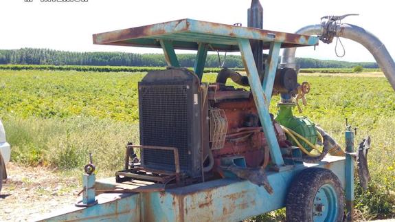 Un hombre y una mujer, detenidos por robar material en fincas agrícolas