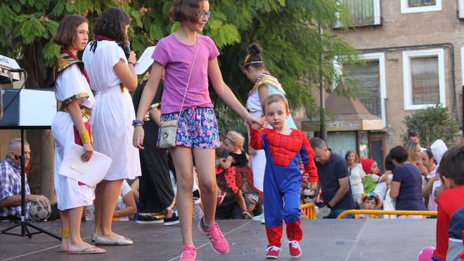 Una tarde dedicada a los niños anima la víspera de la semana grande alfareña