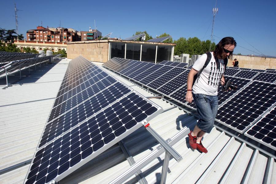 El Ayuntamiento quiere vender el excedente de energía que generan sus placas solares