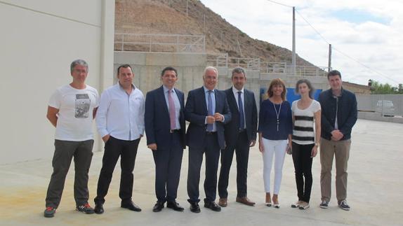 Ceniceros dice que el nuevo punto limpio de Ribafrecha garantiza «condiciones seguridad e higiene»