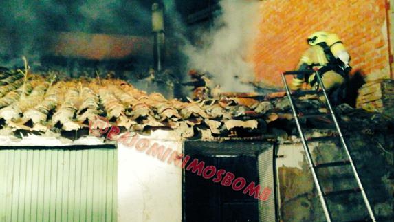 Arde una bodega en Medrano