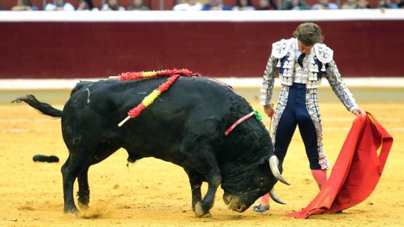 El Juli borda el toreo en una faena marcada por la lentitud