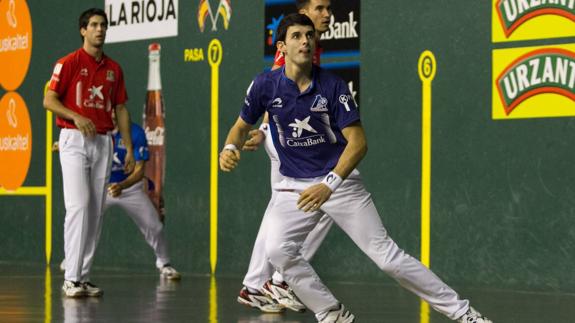 Altuna juega y gana contra tres