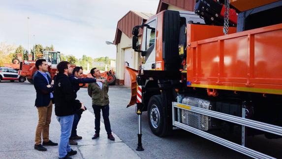 Fomento suma un nuevo camión para trabajos de vialidad invernal