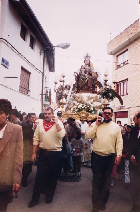 Procesión en las fiestas de Castañares, en 1995