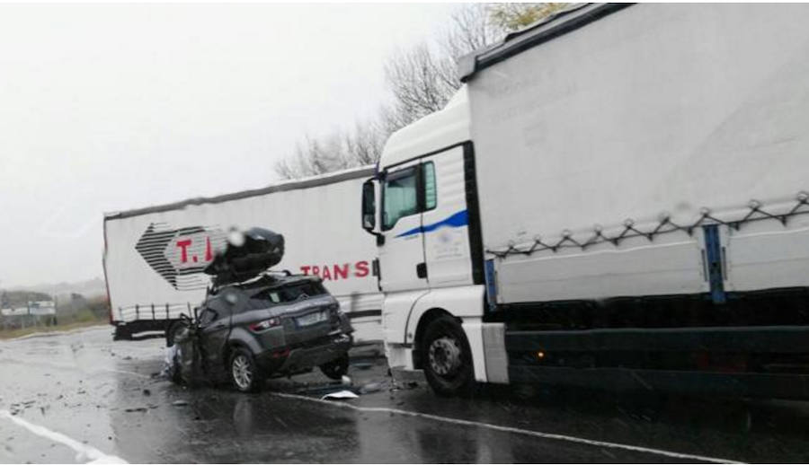 Un hombre de 29 años y su hijo fallecen en un accidente en Leza