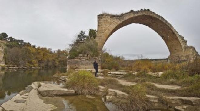 El Puente Mantible resiste siglos de abandono