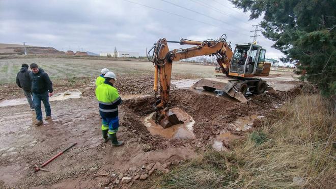 Una doble rotura en la red general deja sin agua a Santo Domingo más de nueve horas