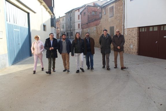 Cuevas visitó la urbanización de las calles Chavarría y Cruces en Alcanadre