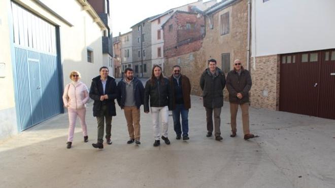 Cuevas visitó la urbanización de las calles Chavarría y Cruces en Alcanadre