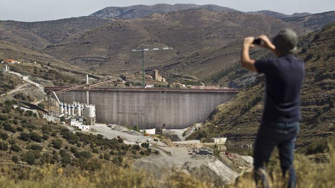 Ceniceros asegura que las obras de la presa de Enciso se reanudarán en abril