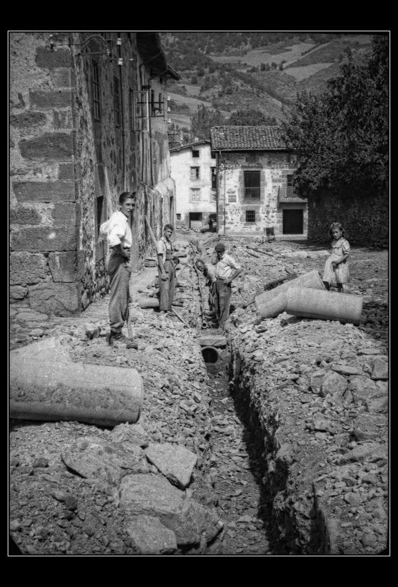Obras de la traída de agua a Valgañón