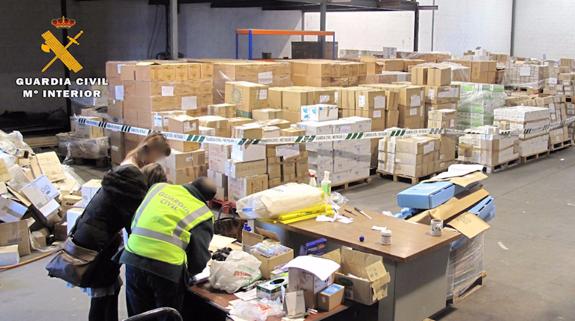 Decomisadas 32 toneladas de productos médicos y cosméticos caducados que iban a ser vendidos en mercadillos