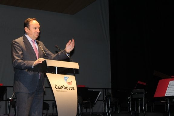 Pedro Sanz recuerda su etapa de estudiante en Calahorra en el pregón navideño