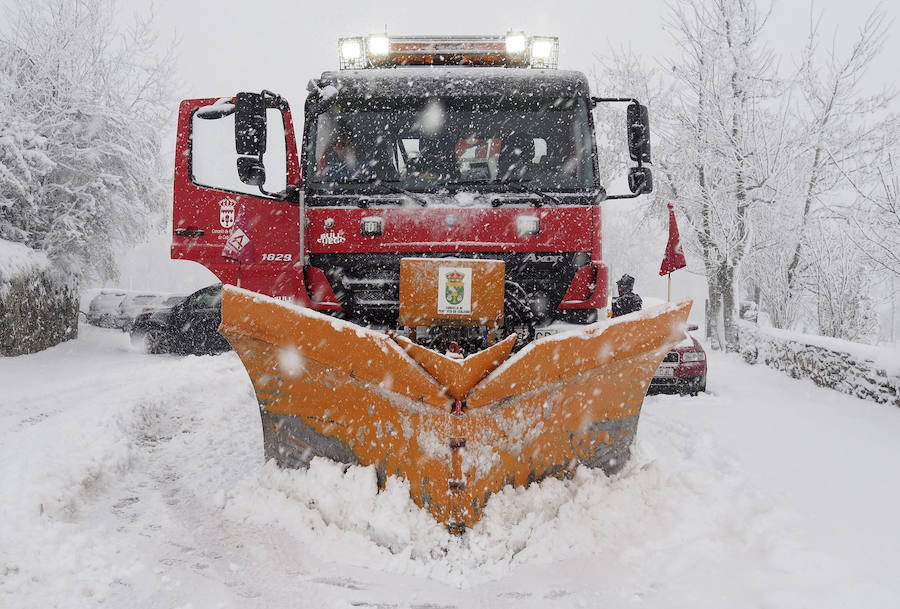 Fomento moviliza cuatro equipos quitanieves para combatir el temporal en las carreteras riojanas