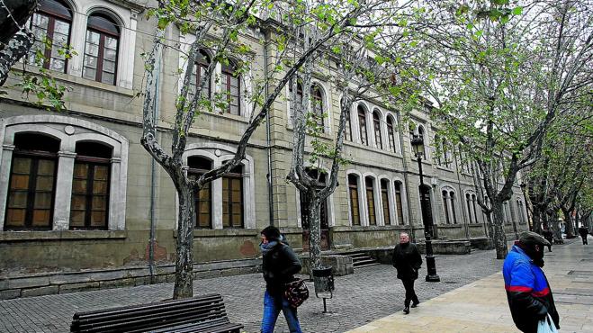 Las obras en el IES Sagasta sacan a la luz restos del convento de Carmelitas y la muralla carlista