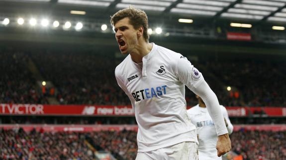 Llorente destroza Anfield