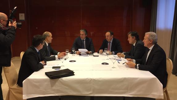 Sanz: «Todo el mundo piensa que me voy, pero a lo mejor me quedo y me presento»