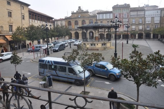 El autobús urbano de sustitución cumple un mes de servicio en Haro tras la avería del titular