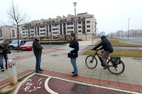 Cosiendo el carril-bici