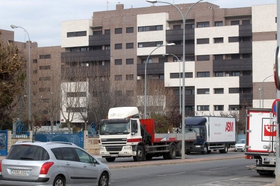 Los vehículos pesados no podrán aparcar en las zonas residenciales de Las Tejeras