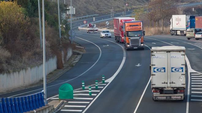 Los transportistas piden que el desvío a la AP-68 no sea obligatorio