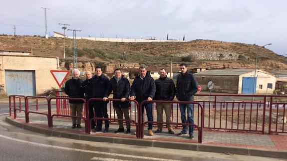 Nuevo tramo de acera en el acceso a Ribafrecha