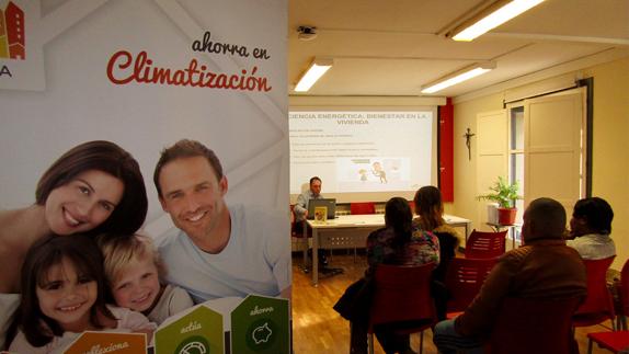 Cáritas enseña hábitos para la eficiencia energética del hogar