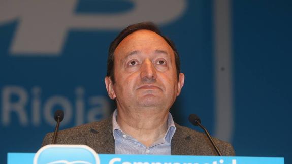 El Congreso cita de urgencia al fiscal general para explicar su criterio en el 'caso Sanz'