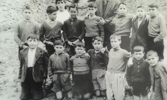 Alumnos de la escuela de Brieva en los 60