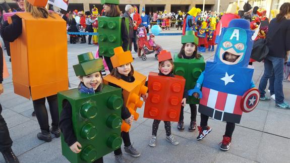 Una comparsa contra el acoso escolar, ganadora del desfile de Carnaval