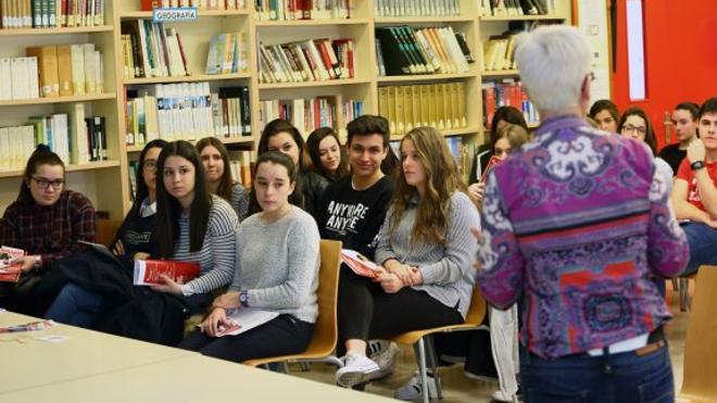 Sesión informativa de la UR en el IES Valle del Oja