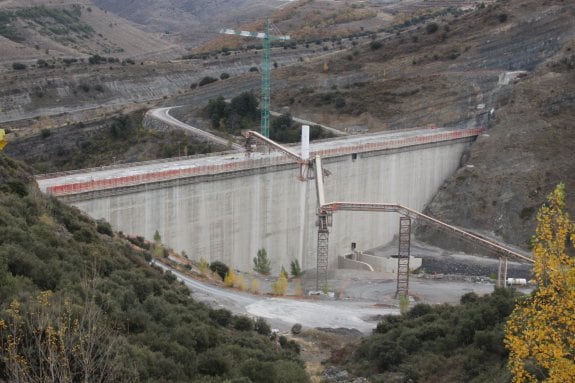 El socialista Martínez Aldama anuncia que las obras de la presa de Enciso se reanudarán en breve