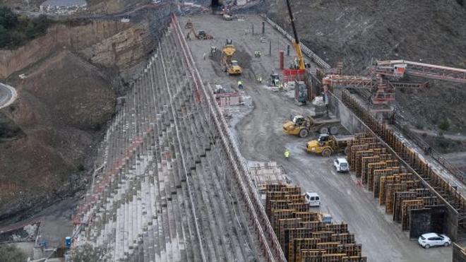 El Ministerio declarará «de interés público» la presa de Enciso para prorrogar el contrato de obra