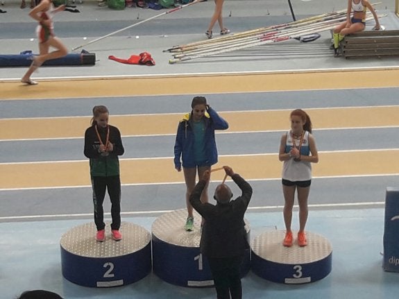 Sandra Hernández, bronce en 600 en el Nacional cadete