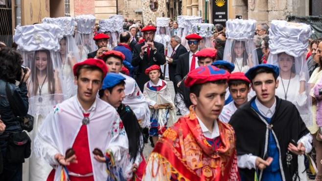 Veintiséis jóvenes tomarán parte en la 'procesión de las doncellas' el día 11 de mayo